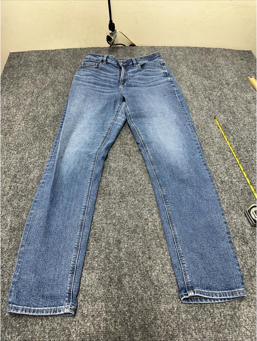 American Eagle Outfitters Women’s Mom Light Wash Denim Jeans Stretch 4